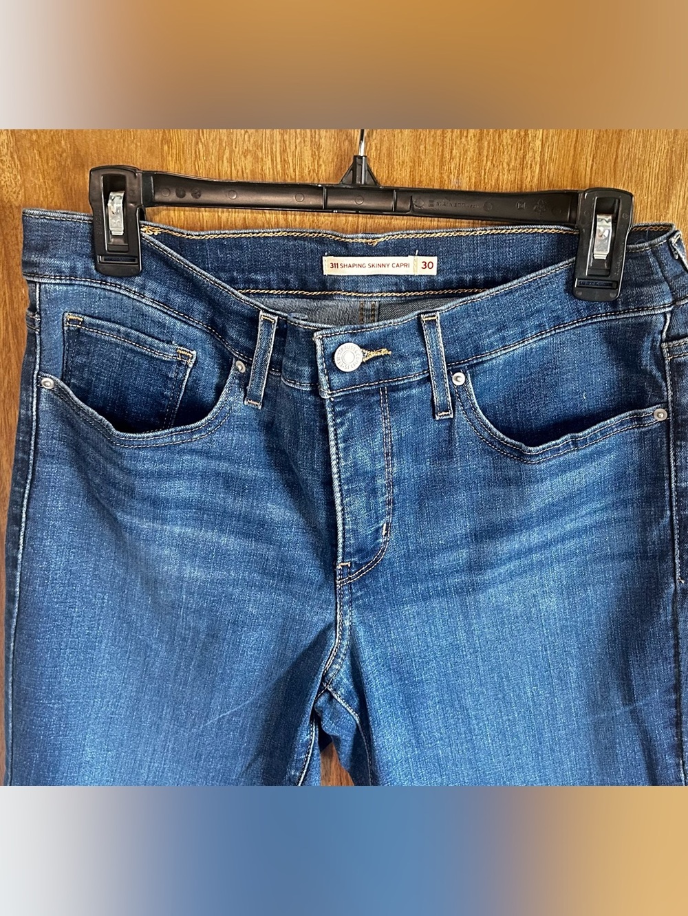 Levi's medium blue denim shaping skinny capri women size 30 pre owned